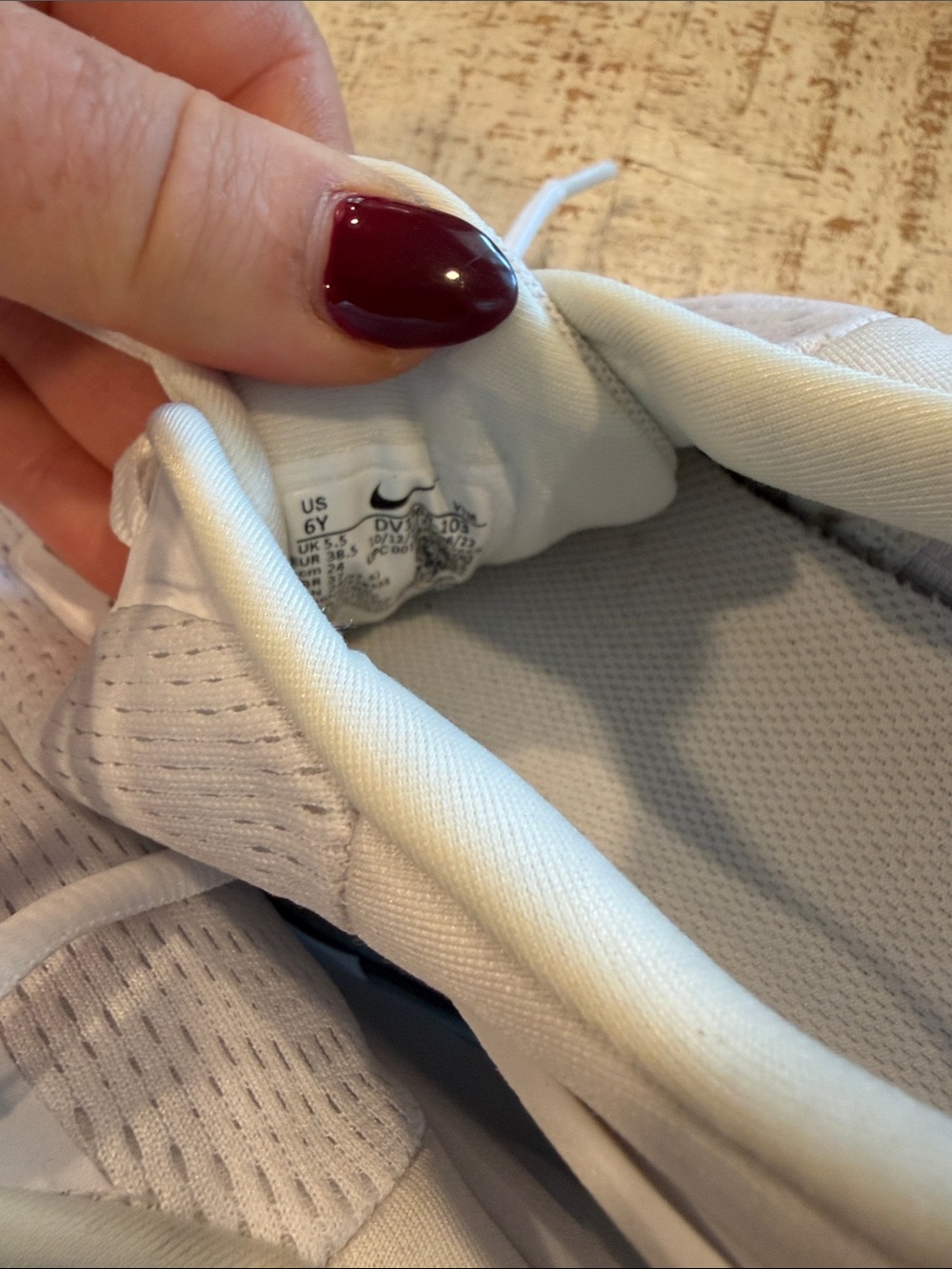 Nike White and Black Women’s Air-Cushion Running Sneakers - Picture 7 of 7